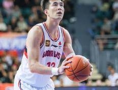 郭艾伦手感滚烫，带领热刺惊险密尔沃基雄鹿，赛后一句话霸气侧漏(乔帅对郭艾伦评价)