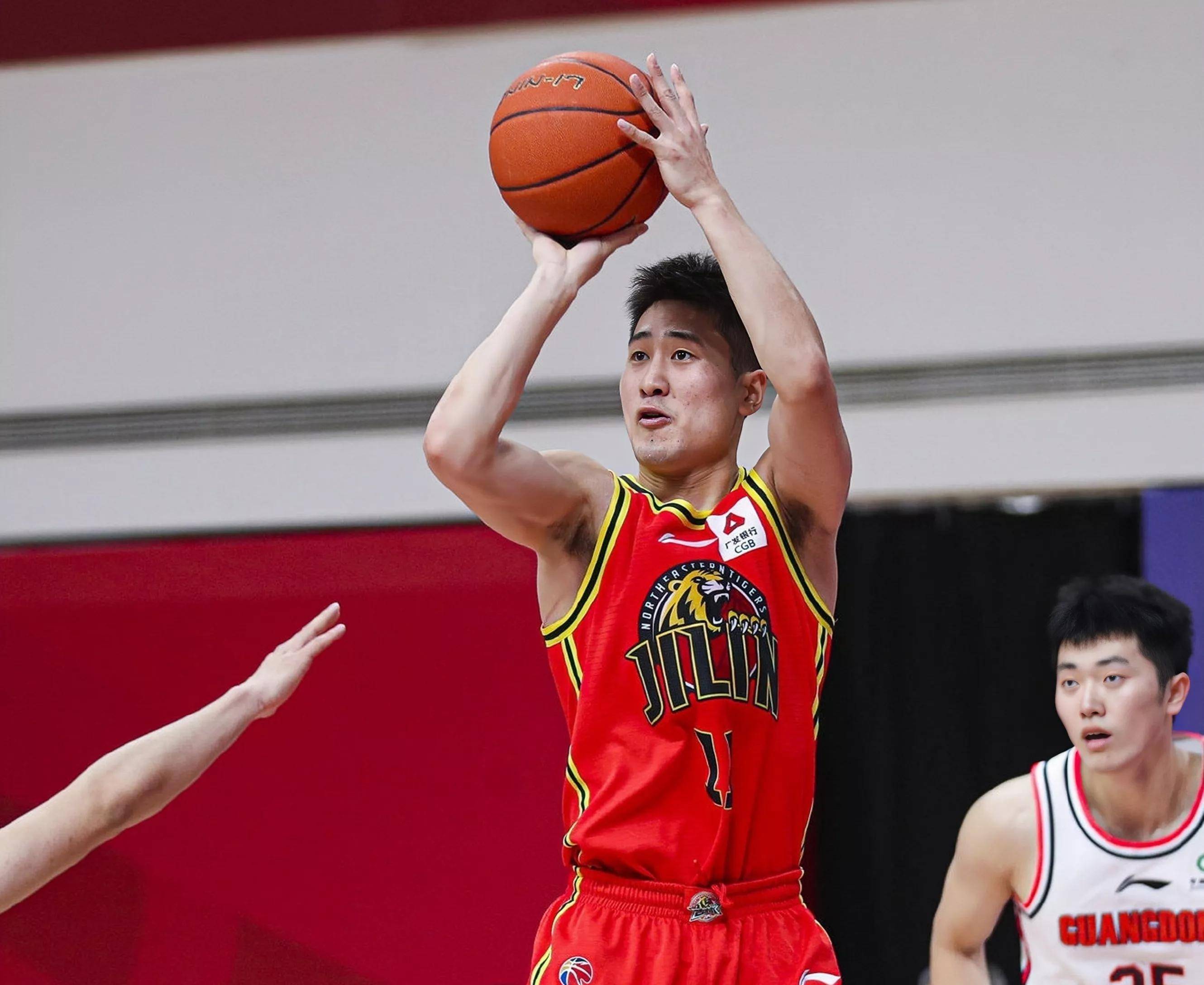 四川男篮外线射手稳定命中率，成为神级神射手