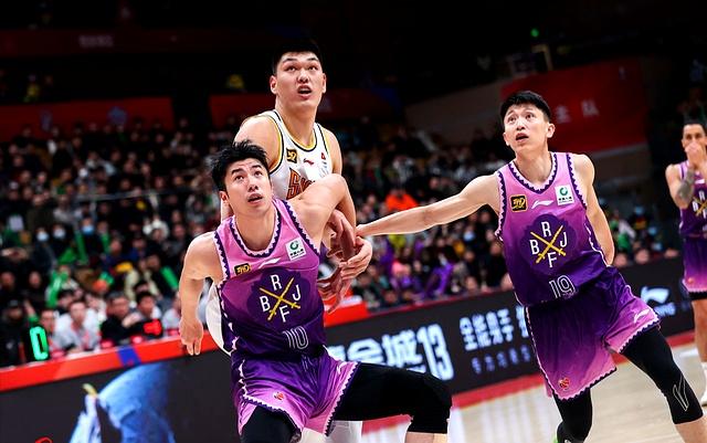 FPX引发争议!,库里官方宣布重返赛场新规气势如虹延续